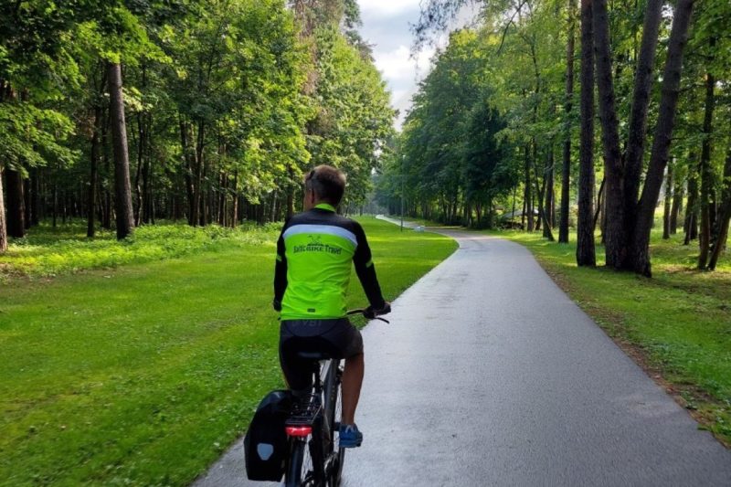 In de lage versnelling, op de fiets door Litouwen
